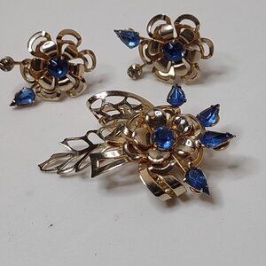 Vintage Blue Rhinestone Flower Brooch And Screw Back Earring Set
